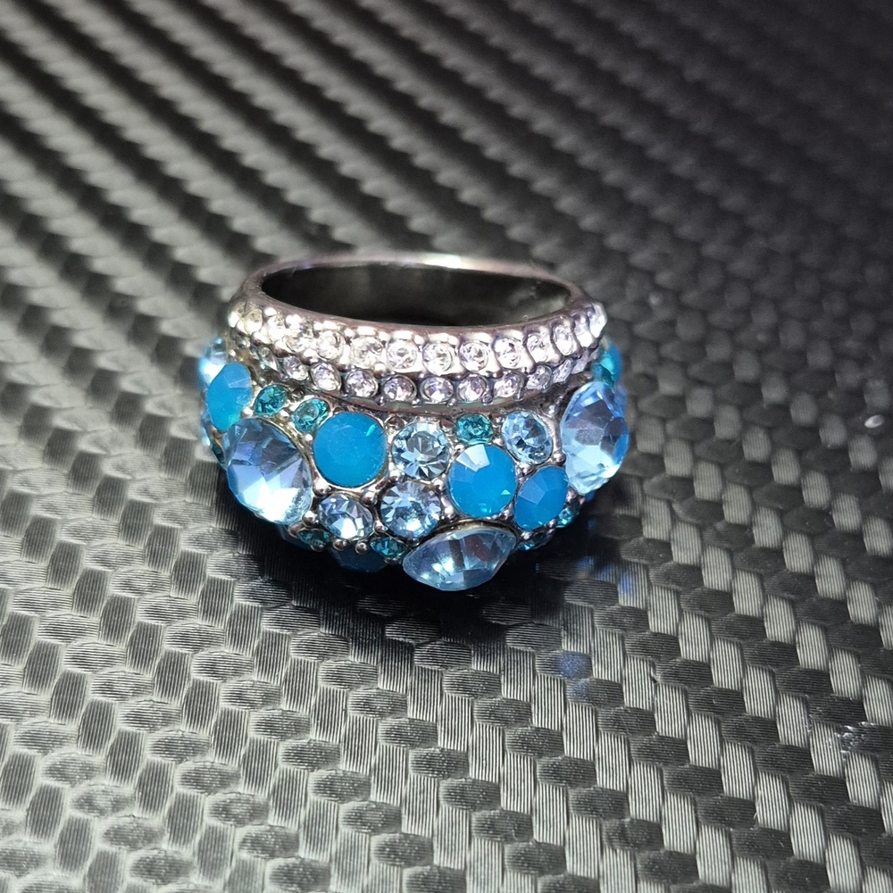 Sparkly Blue CRYSTAL Gemstone Silvertone Ring SZ 6
